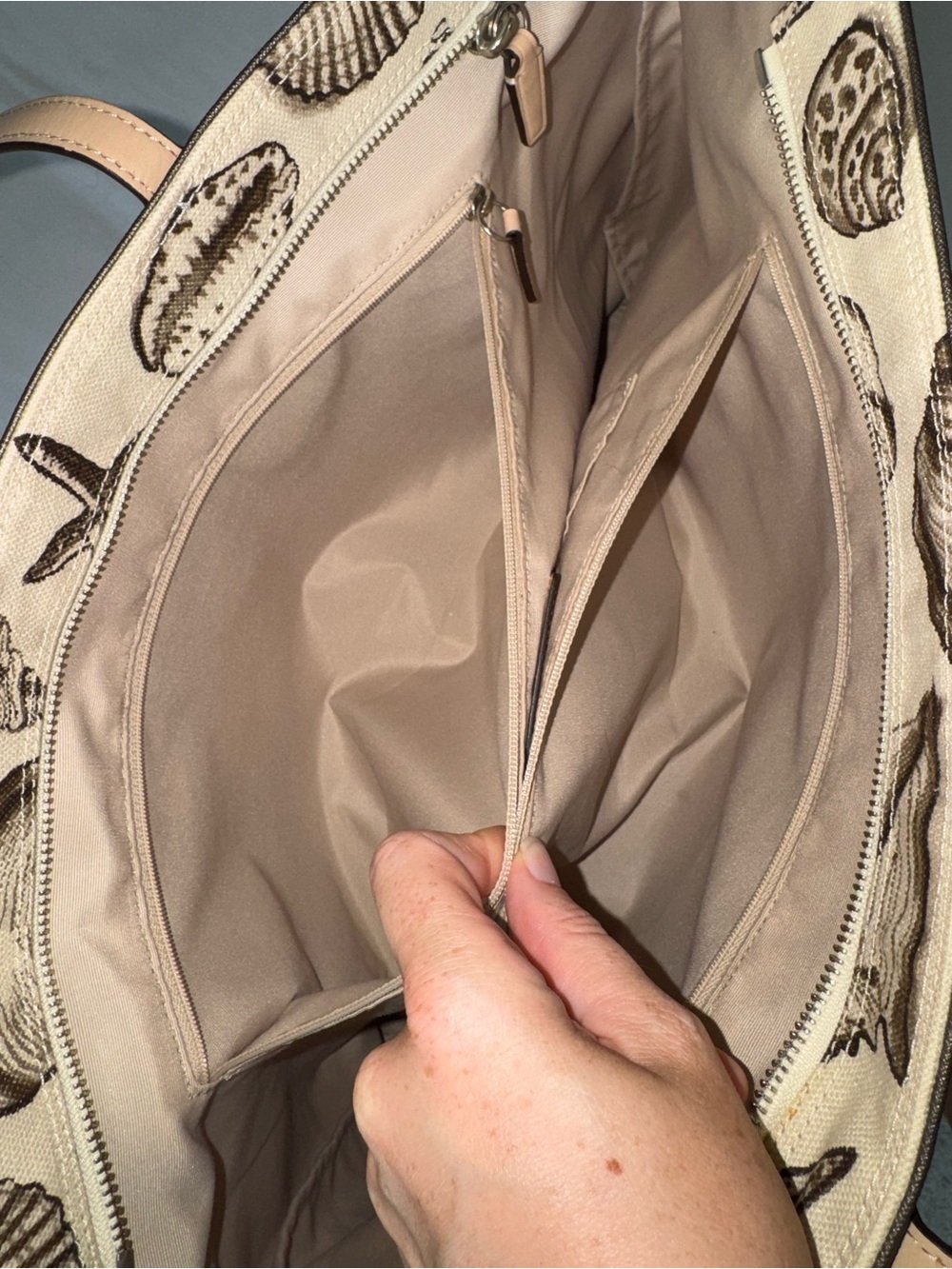 Coach Resort Seashell Print Canvas Tote Bag - Picture 6 of 9